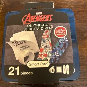 Marvel Avengers First Aid Kit with 21 Pieces and a Collectible Metal Tin NWT